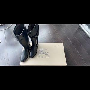 Brand new Burberry Belted Equestrian boots